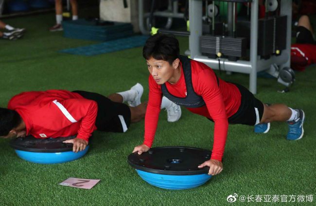 露尿口美女无遮拦
